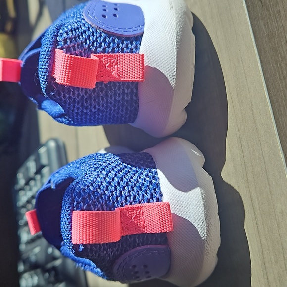 Worn 5 times - New Under Armour Surge Toddler Slip On Running Shoe - Picture 4 of 7